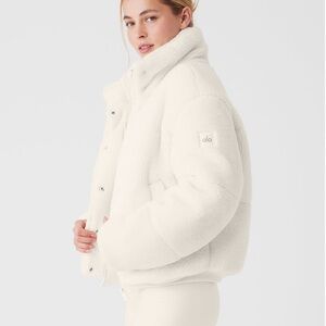Alo Sherpa Snow Angel Puffer - Ivory, size M